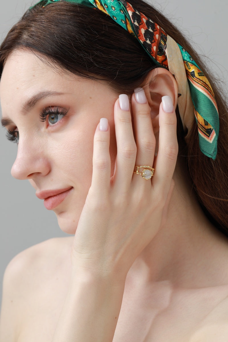 Moonstone & Zirconia Nugget Ring – French Minimalist Jewelry 🌙💎