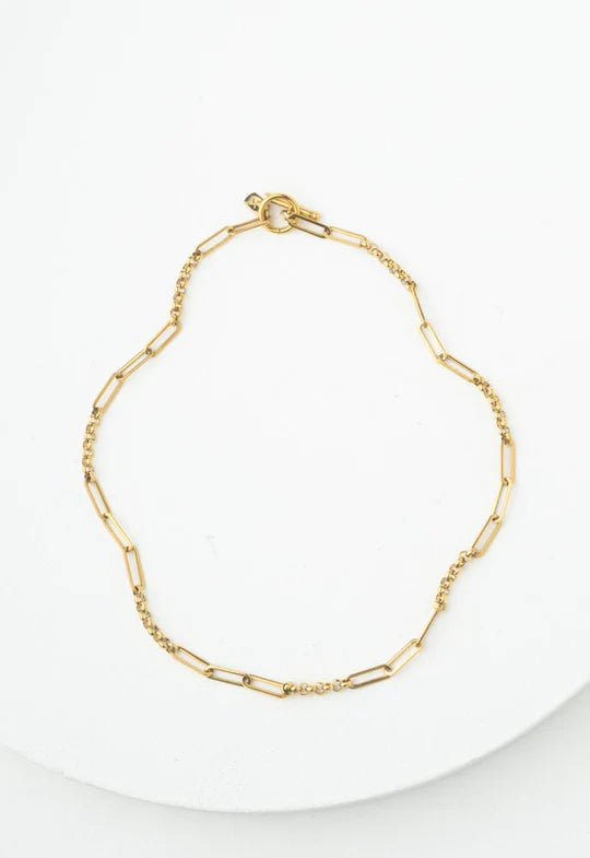 The Effortless Gold Chain
