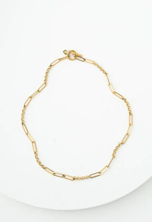 The Effortless Gold Chain